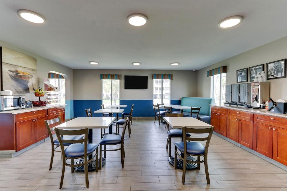 Captain's Quarters Inn photo 34