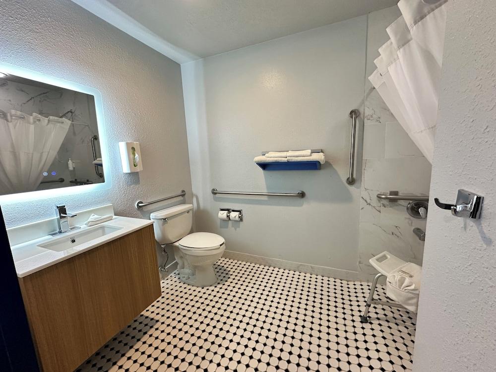 Microtel Inn by Wyndham Gallup photo 22