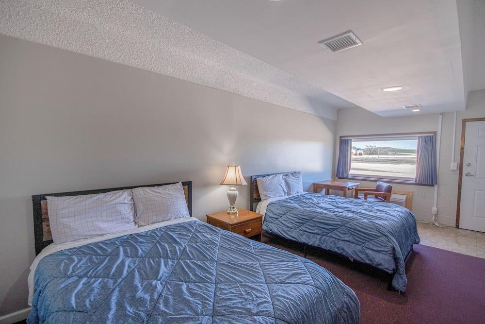 OYO Crossroads Inn photo 21