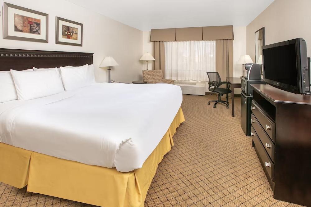 CASH REWARDS INN & SUITES photo 3