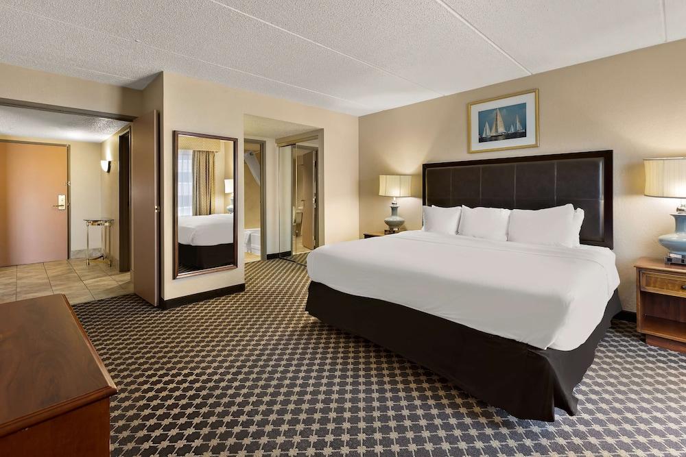 Hotel RL Cleveland Airport West photo 12