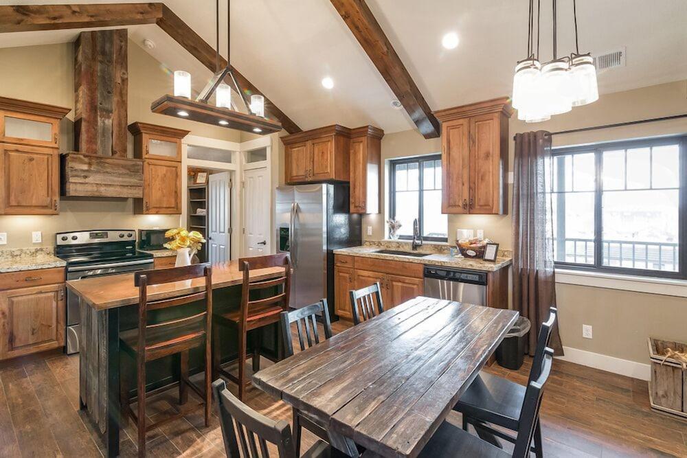 Aspenwood Manor photo 99