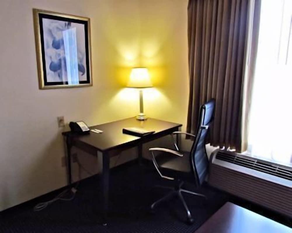 Comfort Inn & Suites Ft. Jackson Maingate photo 21