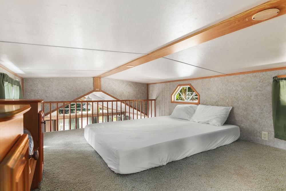 Robinhood Village Resort photo 10