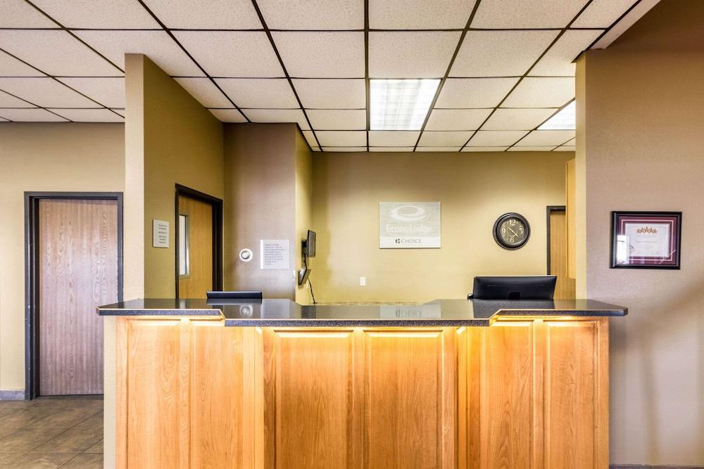 Econo Lodge Valley City photo 2