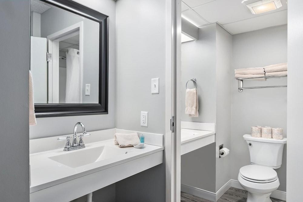 First Floor Standard Deluxe King photo 6