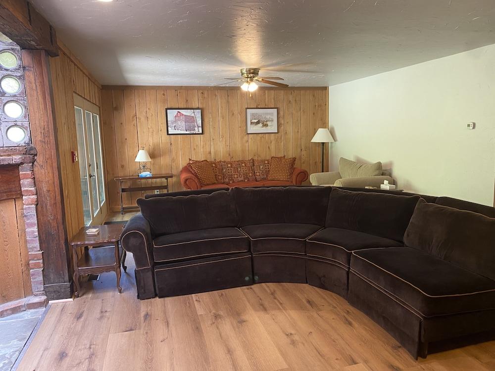Foggy Mountain Lodge photo 2
