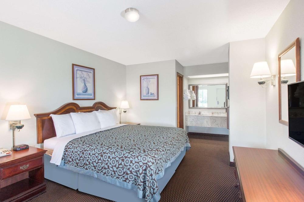 Days Inn by Wyndham West Point photo 8
