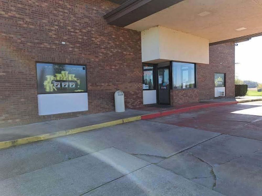 Regency Inn photo 9