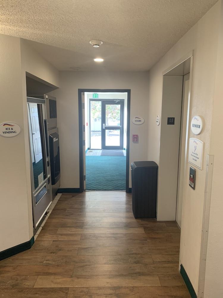 Baymont by Wyndham Limon photo 47