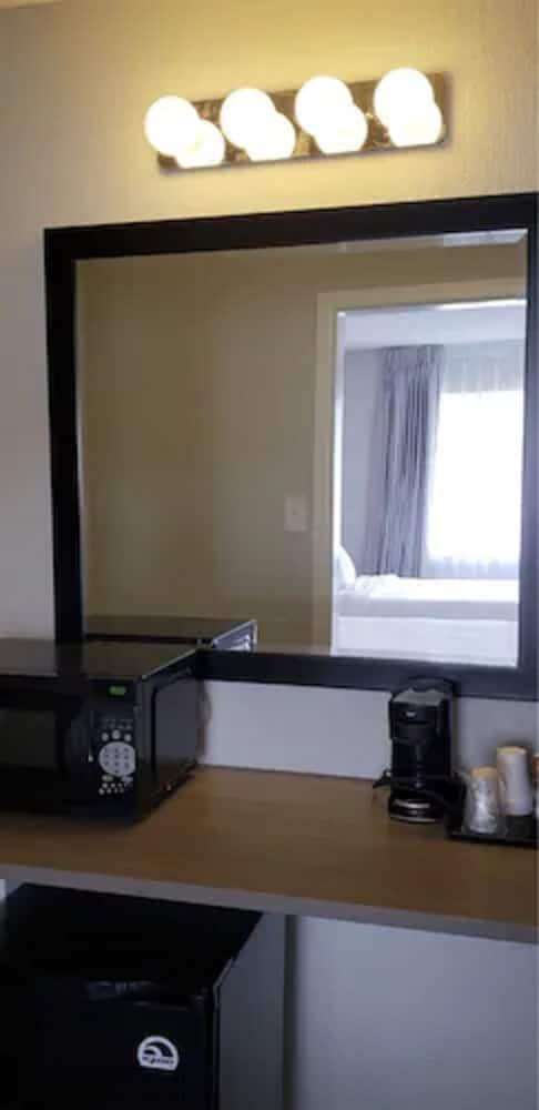 Econo Lodge Inn & Suites Abilene East District photo 17