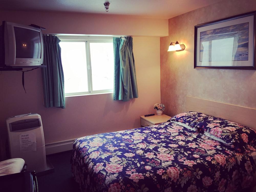 Windbreak Hotel photo 8