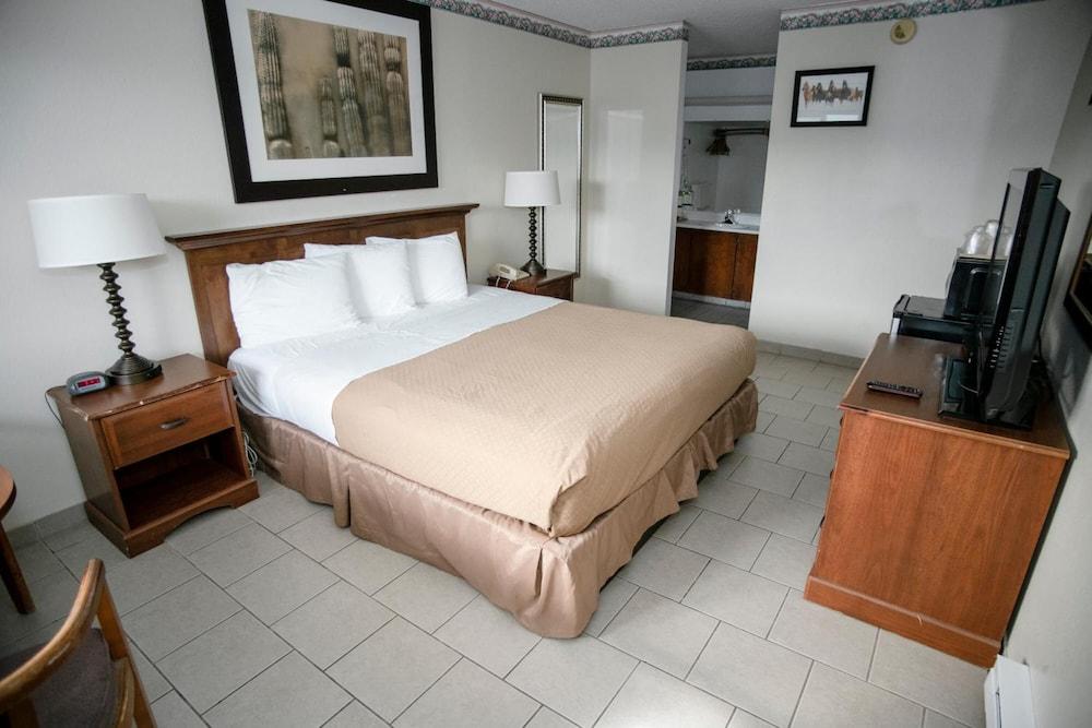 Pacific Inn photo 26