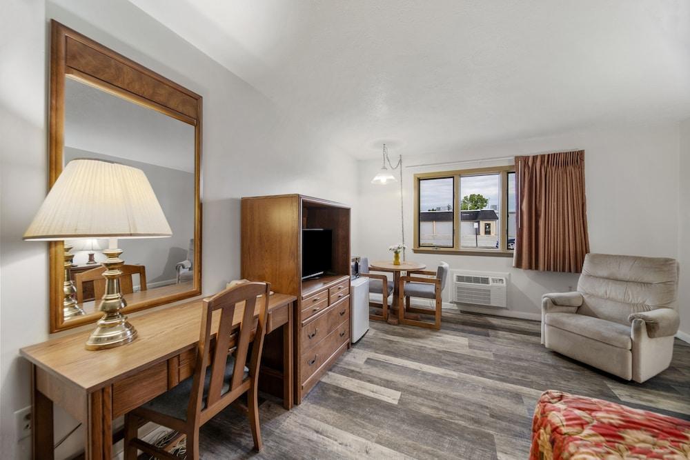 Executive Inn Cass City photo 23