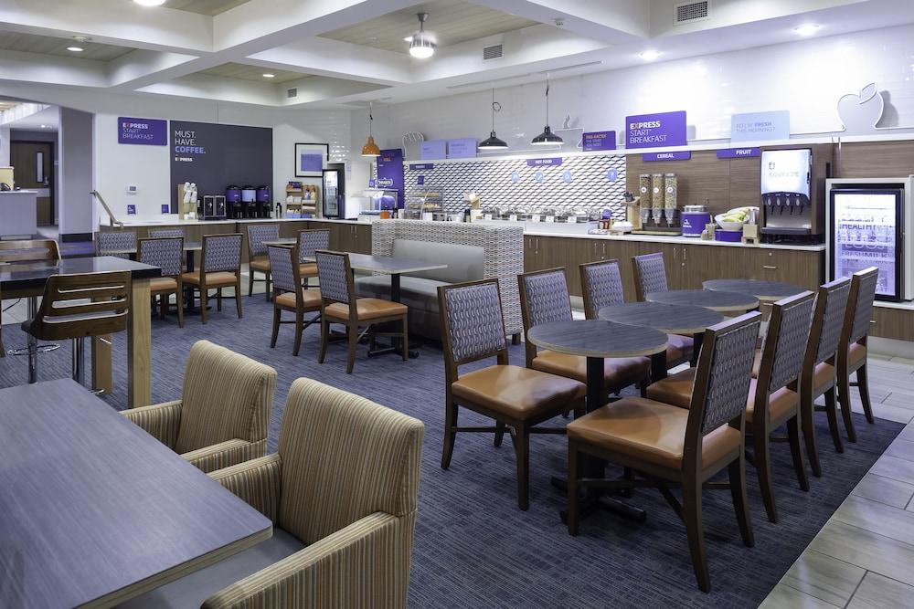 Holiday Inn Express & Suites Interstate 90 by IHG photo 25