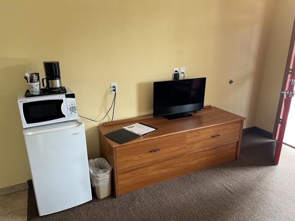 All Star Inn & Suites photo 33