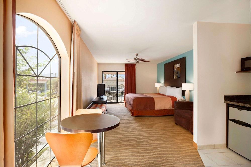 Super 8 by Wyndham Indio photo 11