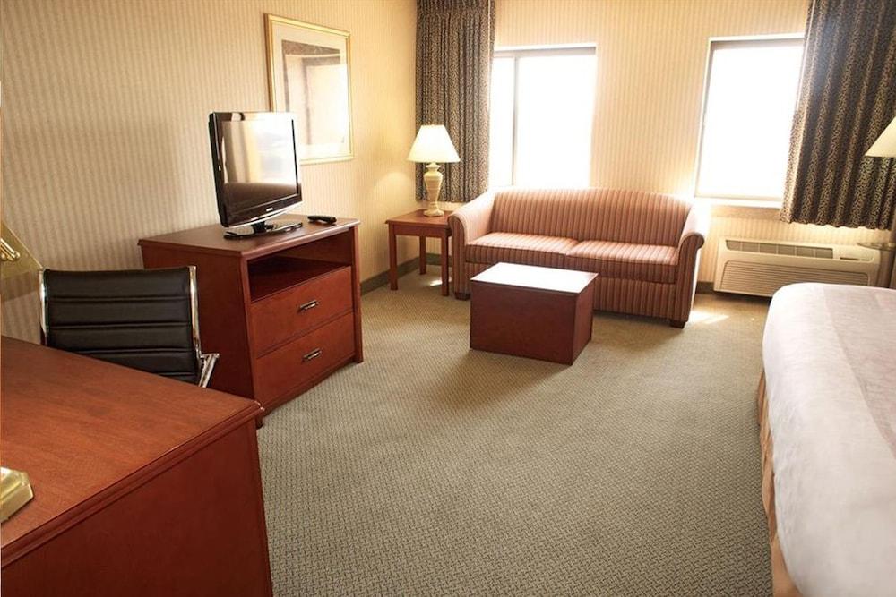 La Quinta Inn by Wyndham Detroit Southgate photo 10