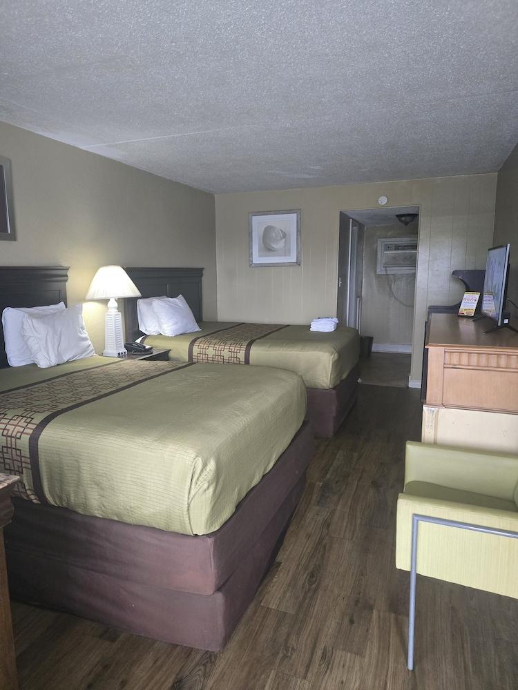 Ocean Waves Hotel photo 11