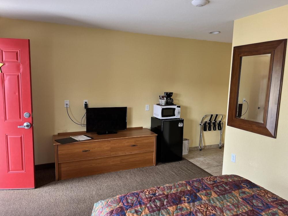 All Star Inn & Suites photo 23