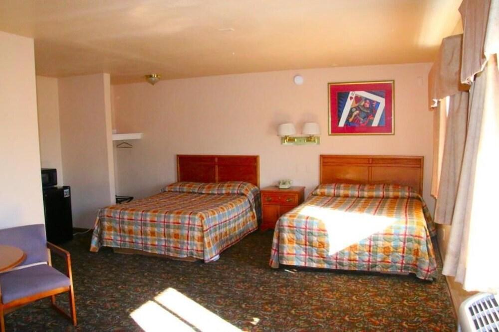 Travelers Inn photo 20