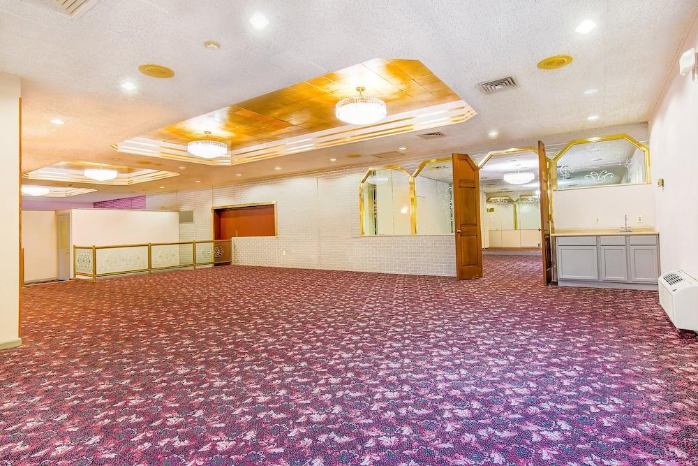 Americas Best Value Inn Moline photo 22