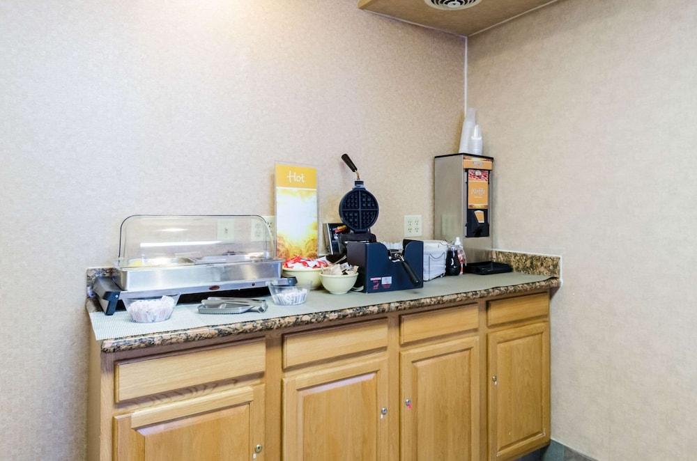 Quality Inn Chicopee - Springfield photo 23