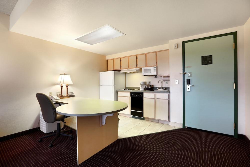 Allure Suites photo 10