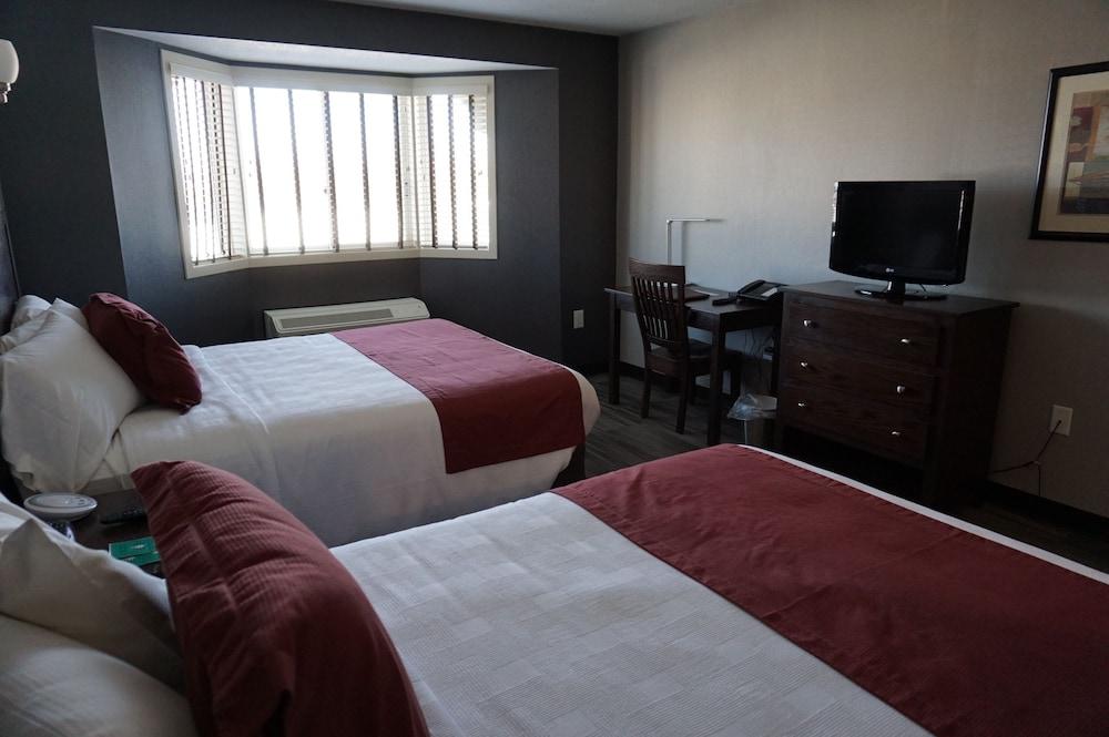 Findlay Inn and Conference Center photo 8