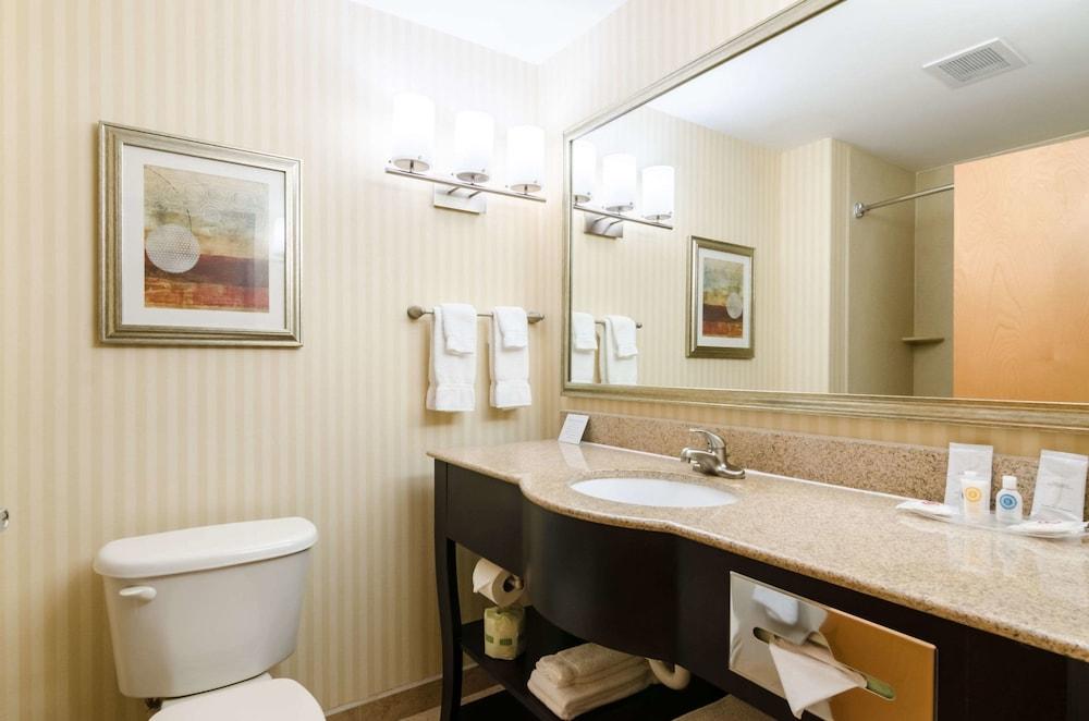 Comfort Suites Salina South photo 56