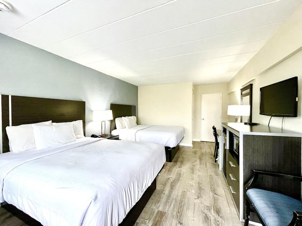Red Carpet Inn & Suites photo 36