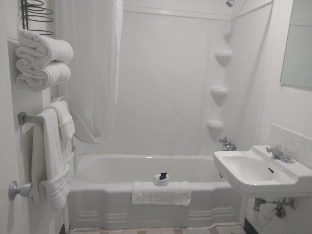 Royal Inn photo 11