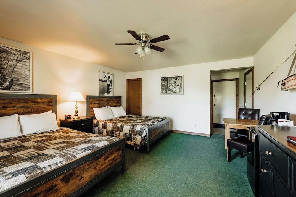 Chico Hot Springs Resort & Day Spa photo 6