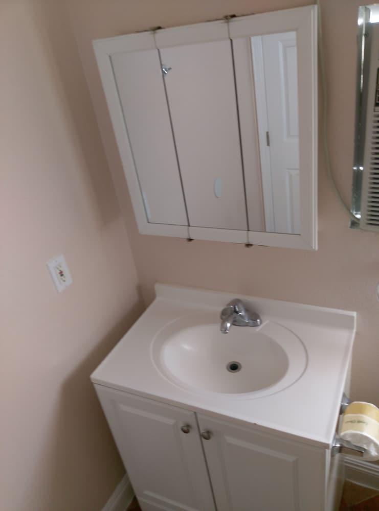 Monterey Inn Hotel photo 30