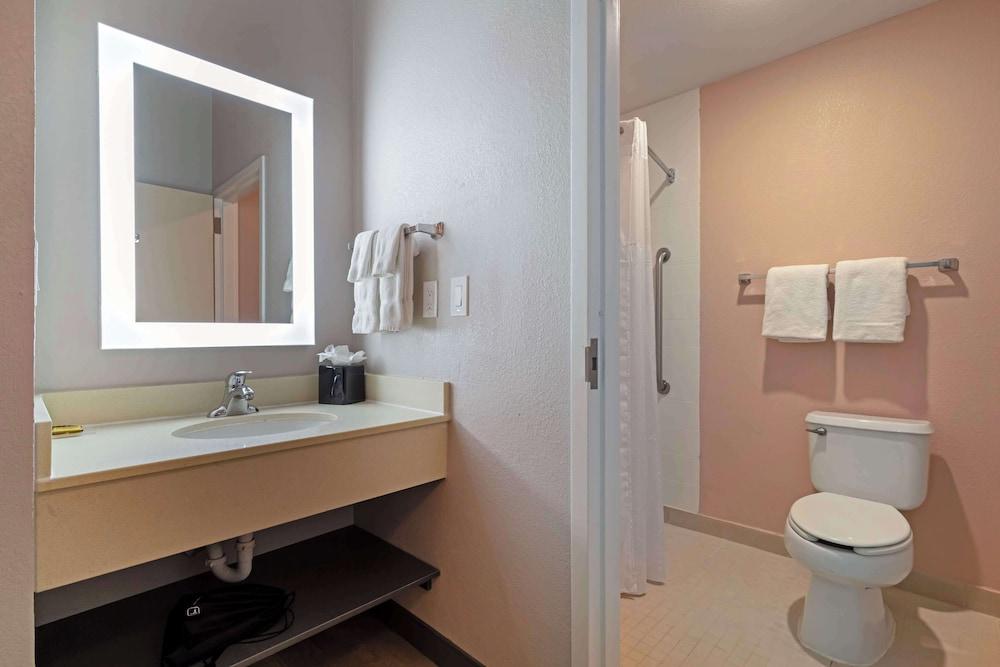 Best Western Plus Fort Worth North photo 17