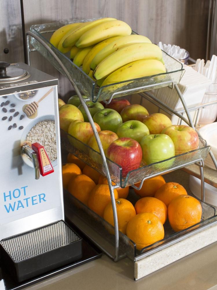 Holiday Inn Express & Suites DFW - Grapevine by IHG photo 29