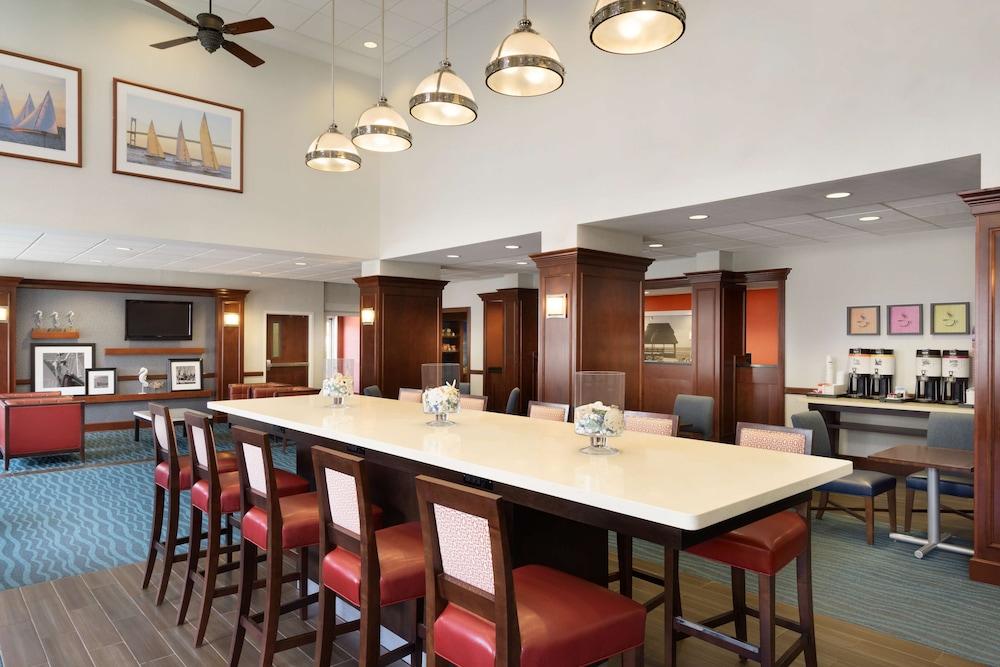 Hampton Inn & Suites Newport/Middletown photo 4