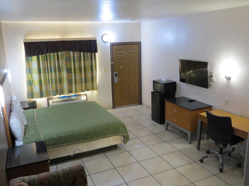Executive Inn and Suites photo 27