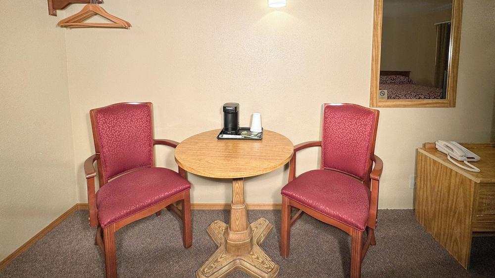 Young's Motel photo 22