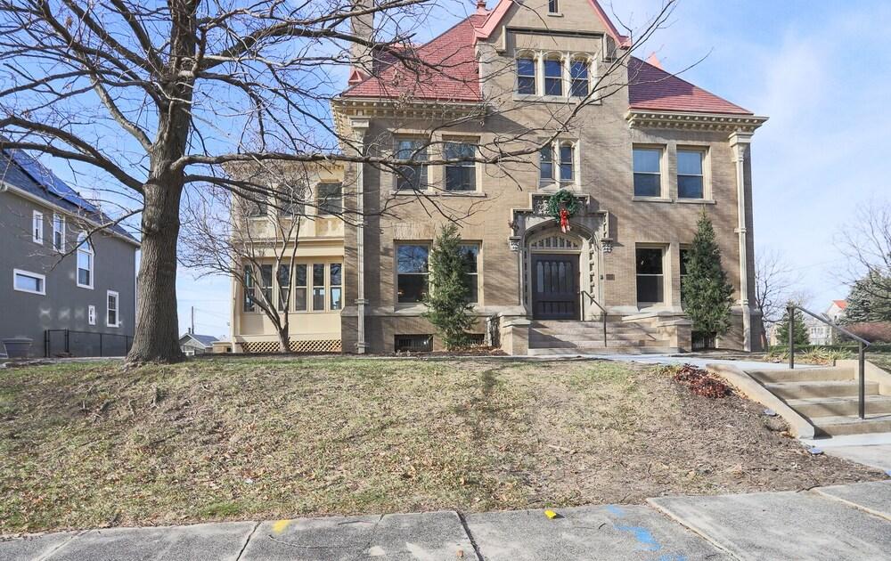 Offutt Manor photo 40