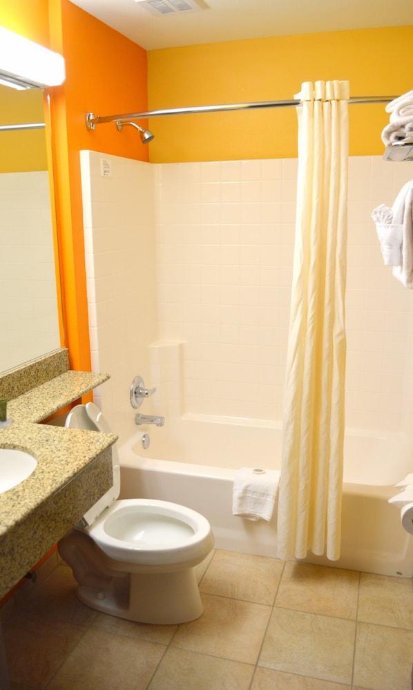 Microtel Inn and Suites by Wyndham Rawlins photo 4