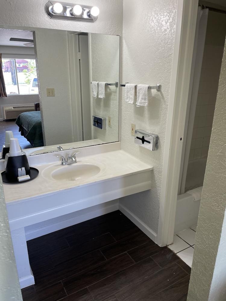 Del Rio Inn photo 10