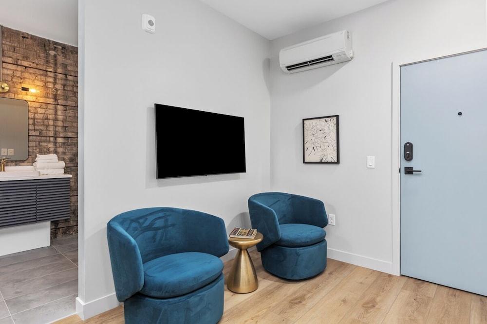 BlueJay Hotel photo 3