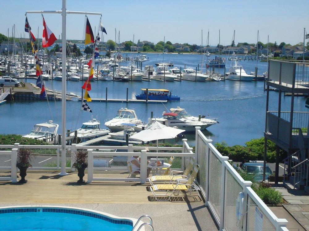 Anchor In Distinctive Waterfront Lodging photo 3