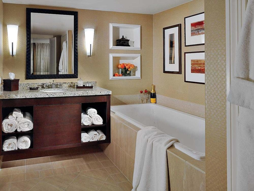 Crowne Plaza Hotel Jacksonville Airport/I-95N by IHG photo 3