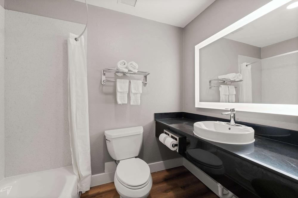 Motel 6 Rosenberg, TX photo 13