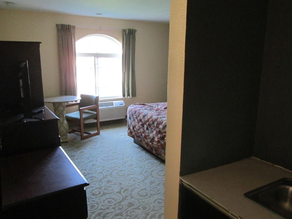 Delux Inn & Suites photo 5