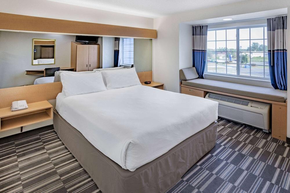 Microtel Inn & Suites by Wyndham Plattsburgh photo 15