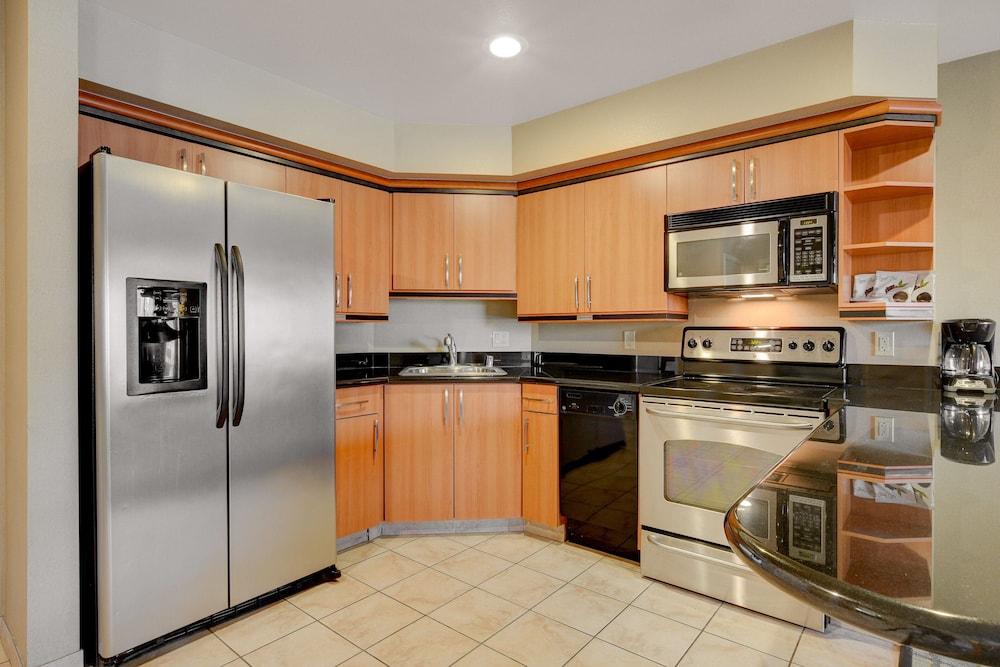 Sapphire Skyline Premium Suite photo 44