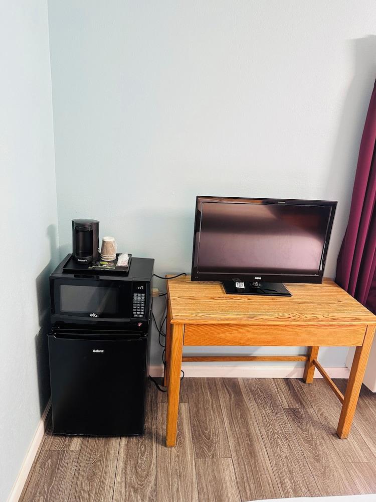 Travel Inn & Suites photo 7